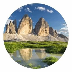 Runde Tapete - Südtiroler Zinnen Und Wasserspiegelung In Grün